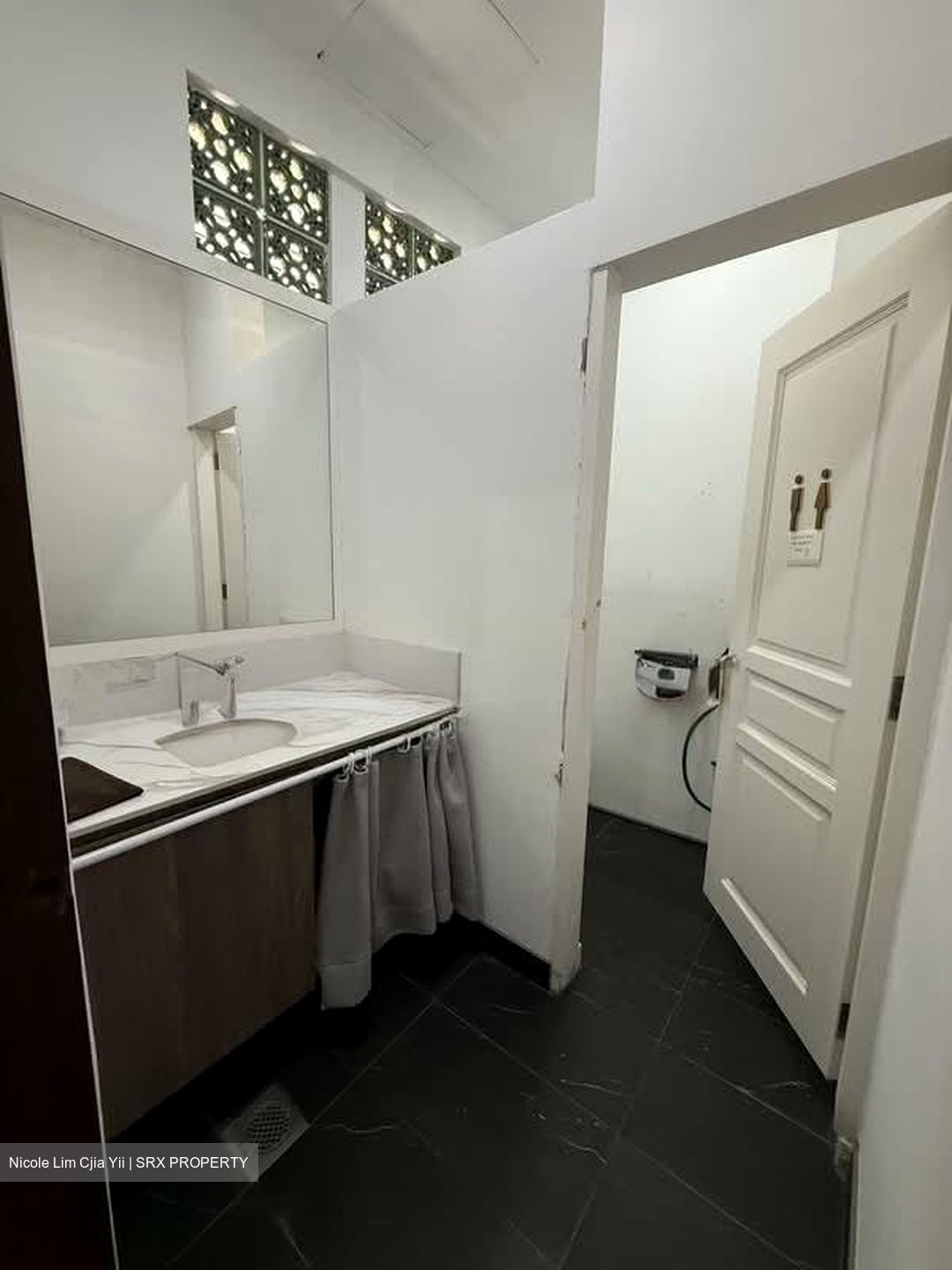 Telok Ayer Conservation Area (D1), Retail #592832521